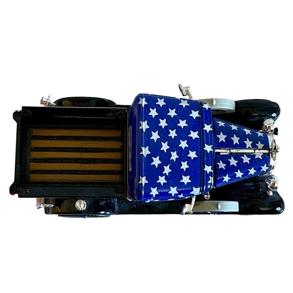 National Motor Museum 1931 FORD Model A Pickup Truck American Flag Collectible - Picture 5 of 10